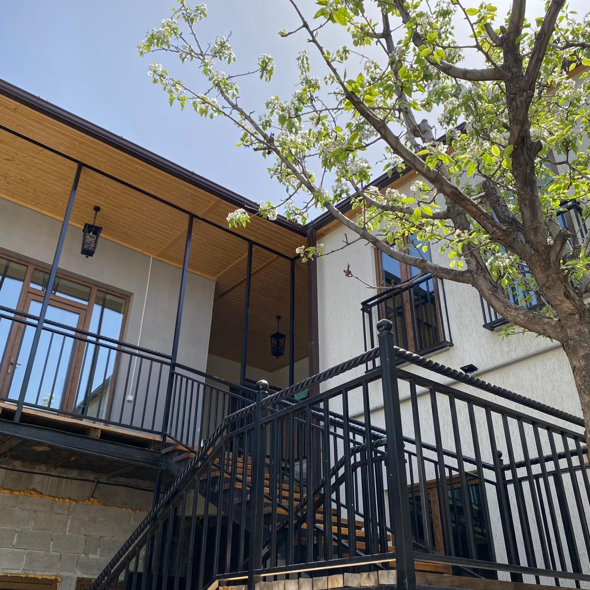גיומרי Nur Guest House מראה חיצוני תמונה
